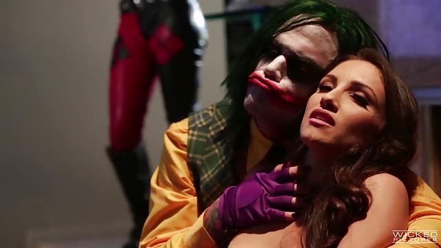 Harley Quinn e il Joker corrompono la Catwoman