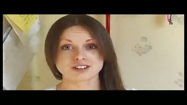 Una bella fica mora si masturba